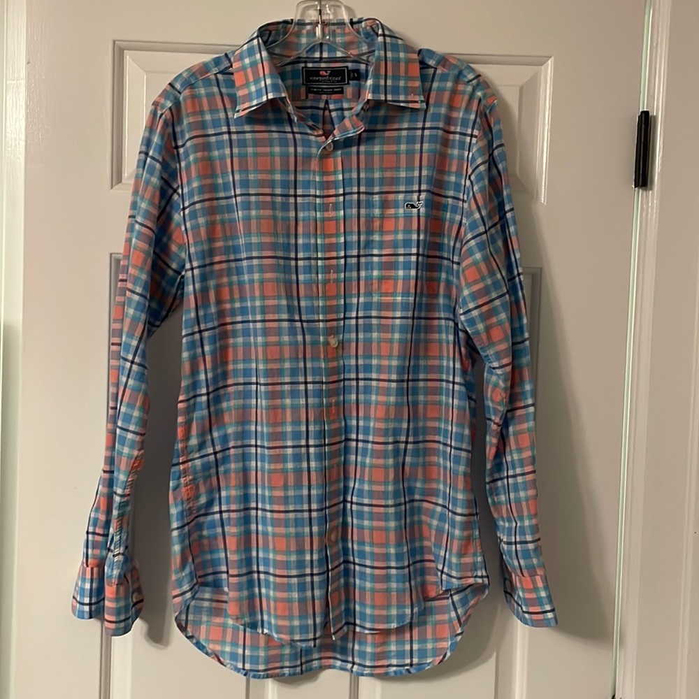 Vineyard Vine. Size small, long sleeve button up dress shirt